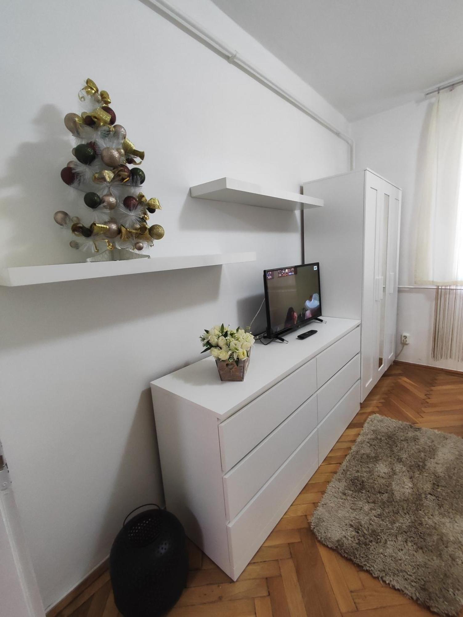 Heni Apartman Нагиканиша Екстериор снимка