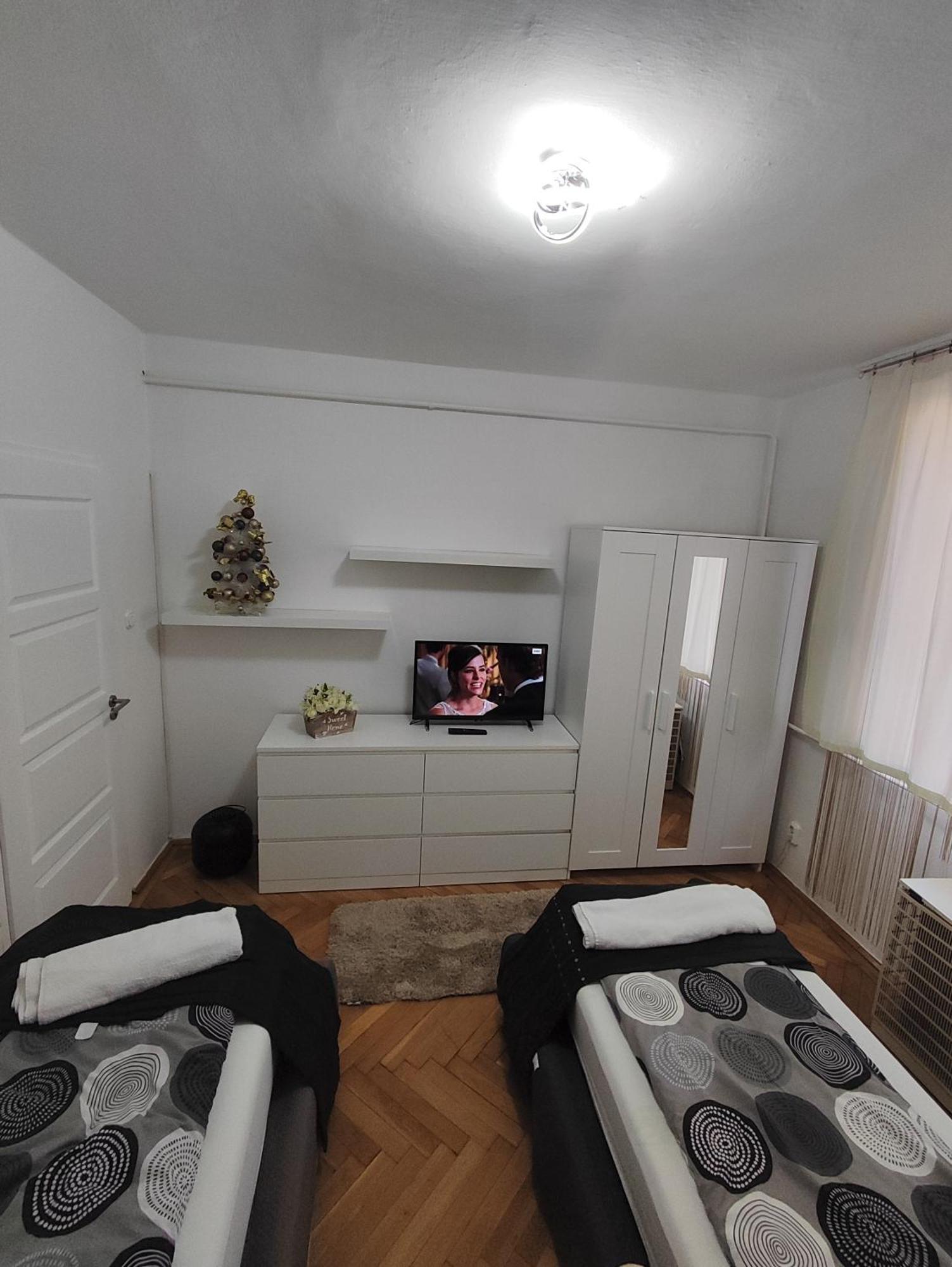 Heni Apartman Нагиканиша Екстериор снимка