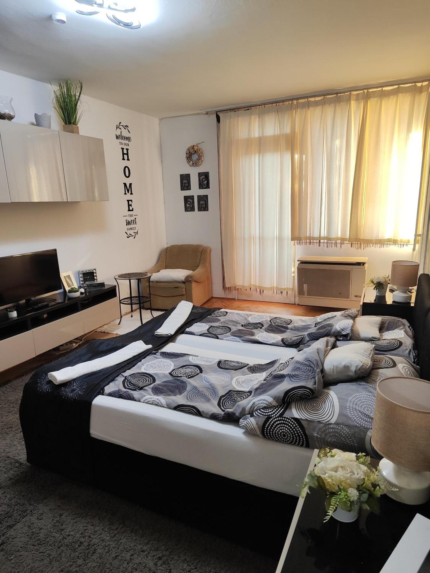 Heni Apartman Нагиканиша Екстериор снимка