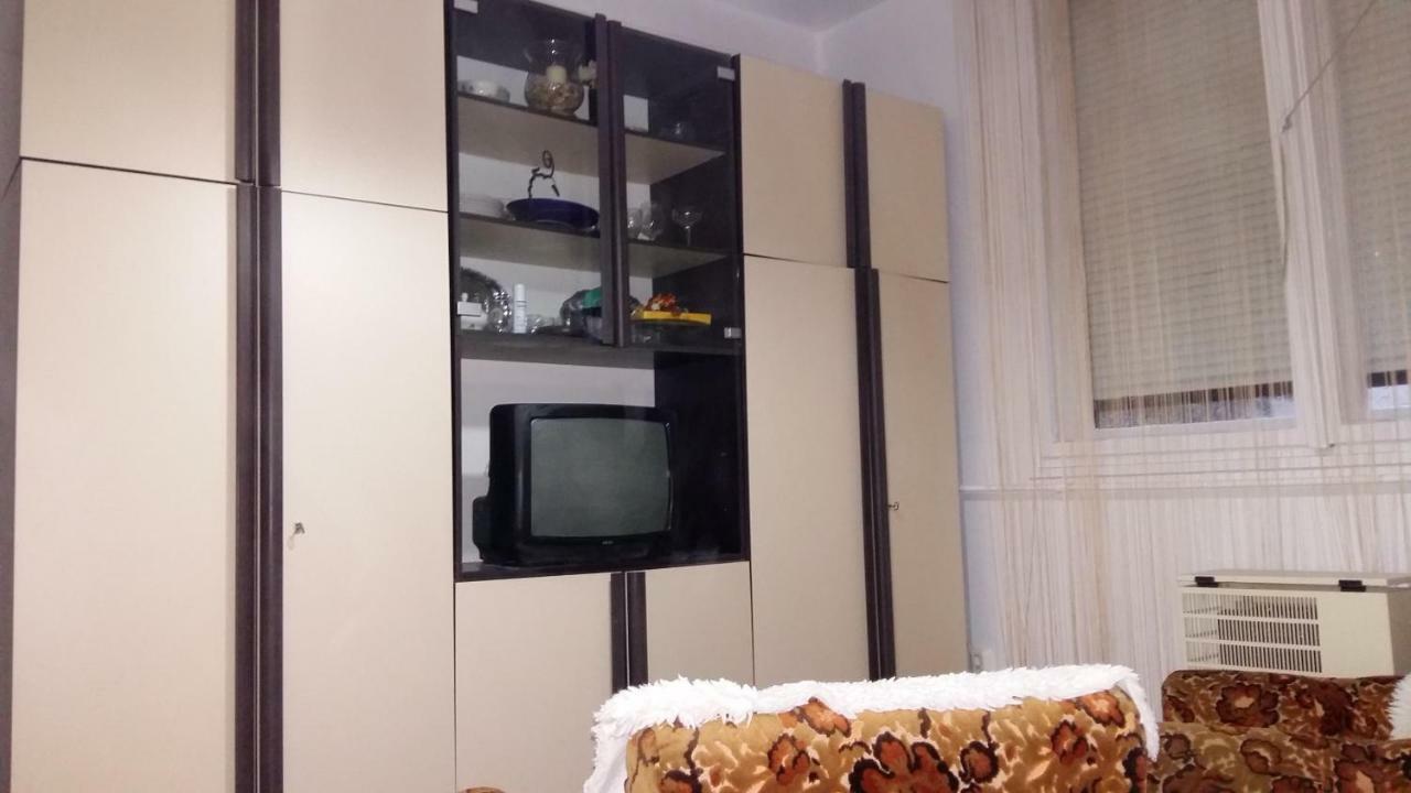 Heni Apartman Нагиканиша Екстериор снимка