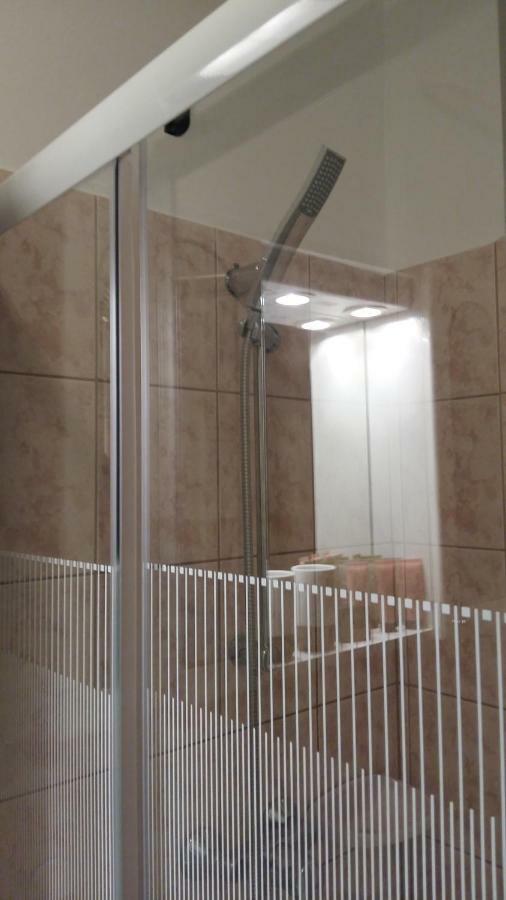 Heni Apartman Нагиканиша Екстериор снимка