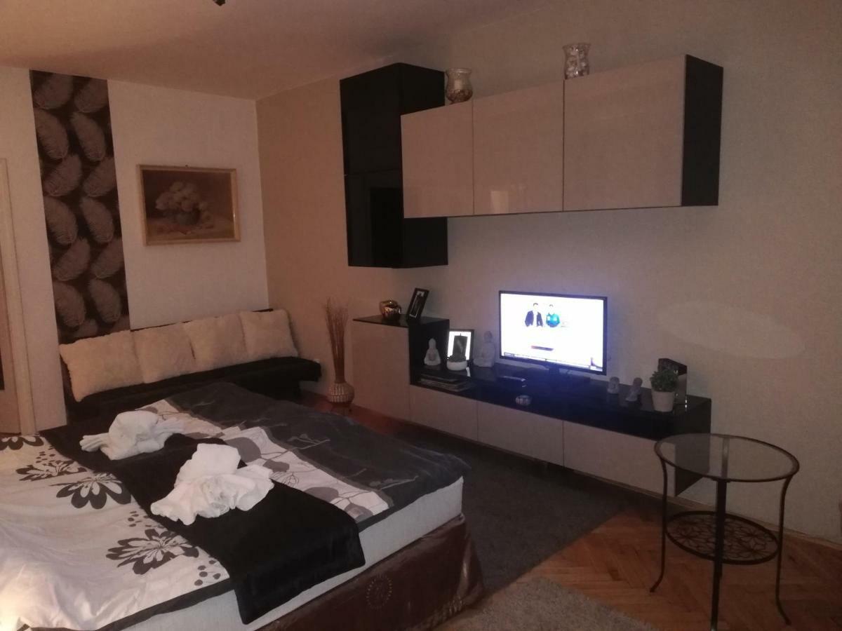 Heni Apartman Нагиканиша Екстериор снимка