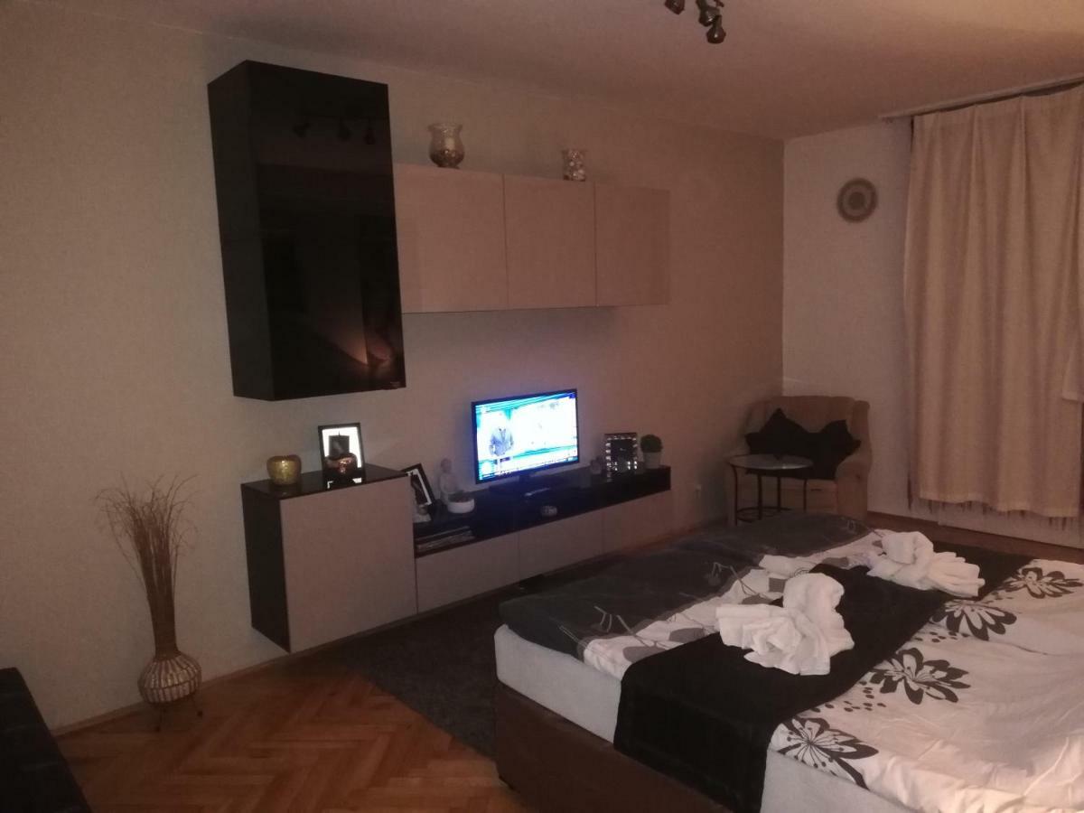 Heni Apartman Нагиканиша Екстериор снимка