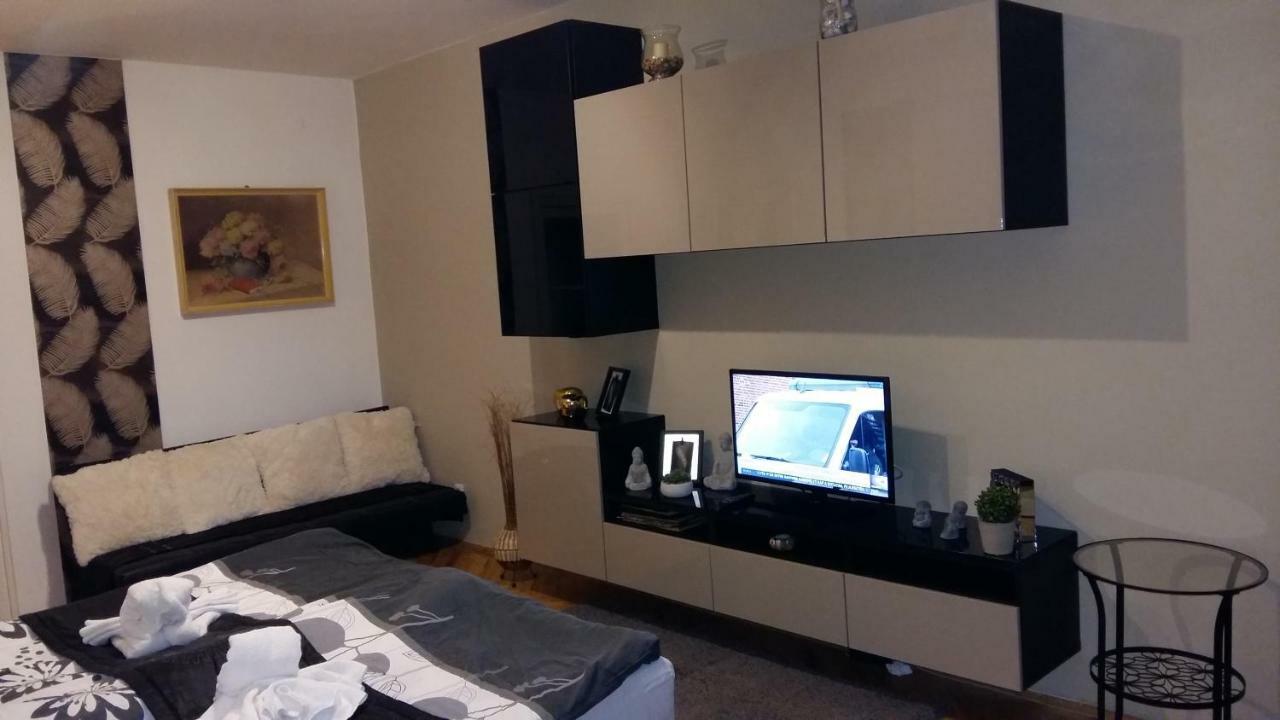 Heni Apartman Нагиканиша Екстериор снимка