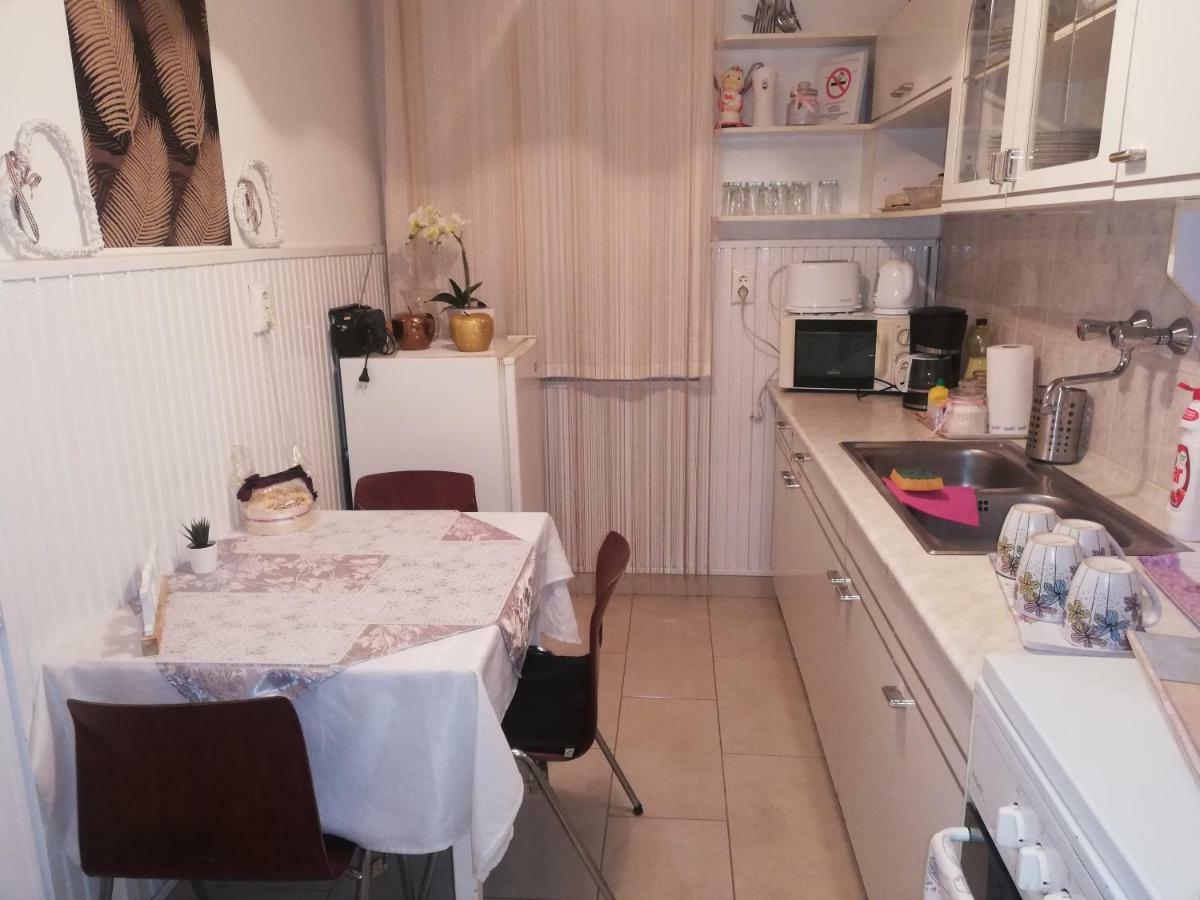 Heni Apartman Нагиканиша Екстериор снимка