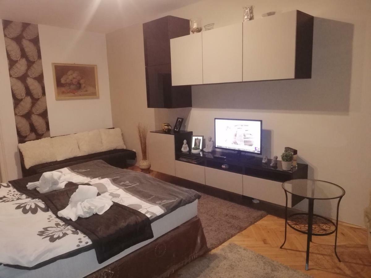 Heni Apartman Нагиканиша Екстериор снимка